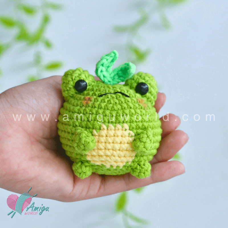 Amigurumi Frog With Leaf Free Crochet Pattern by AmiguWorld