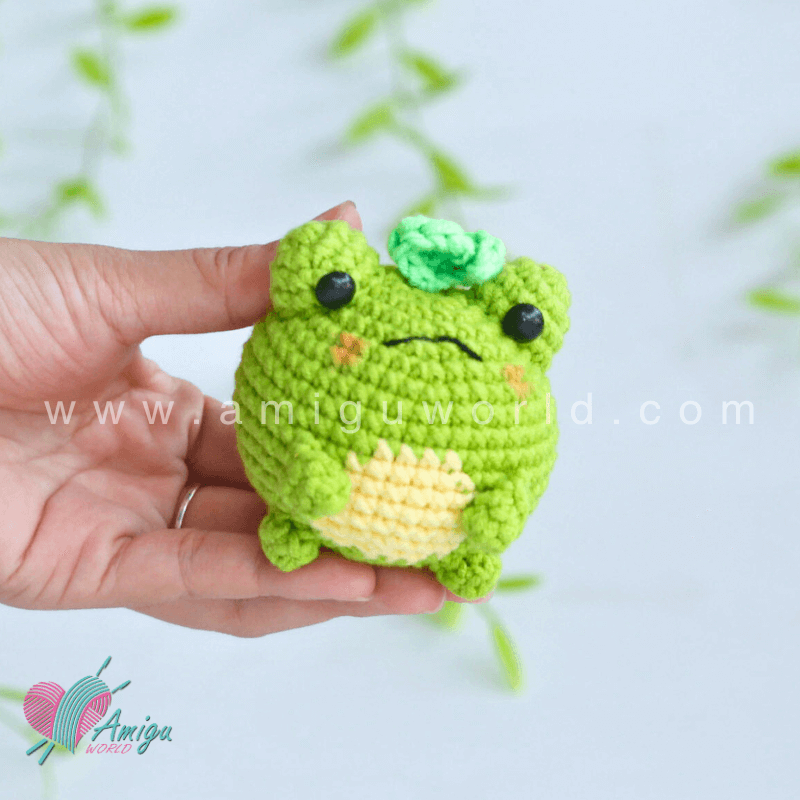 Amigurumi Frog With Leaf Free Crochet Pattern by AmiguWorld