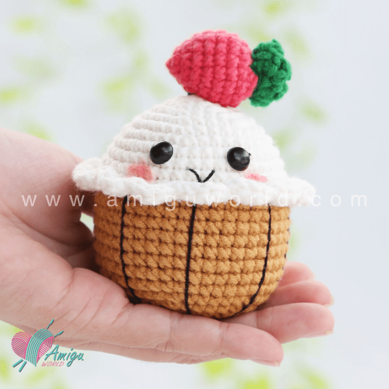 Amigurumi Cake Crochet pattern by AmiguWorld