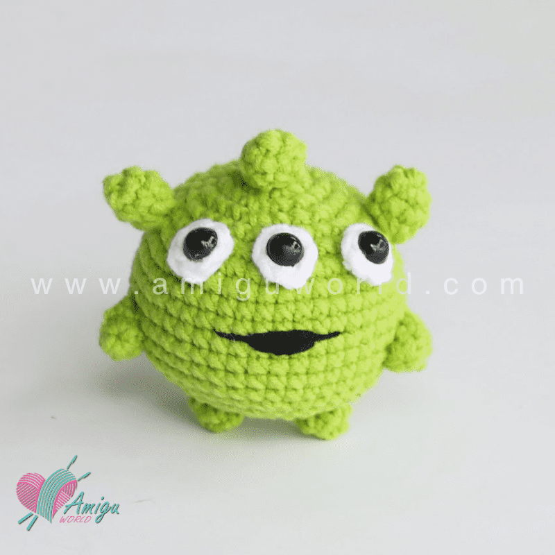 Amigurumi Green Ailen - Free Crochet pattern by AmiguWorld