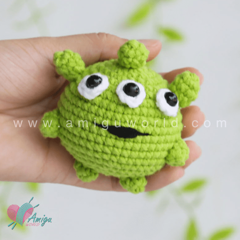 Amigurumi Green Ailen - Free Crochet pattern by AmiguWorld