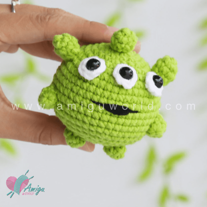Amigurumi Green Ailen - Free Crochet pattern by AmiguWorld
