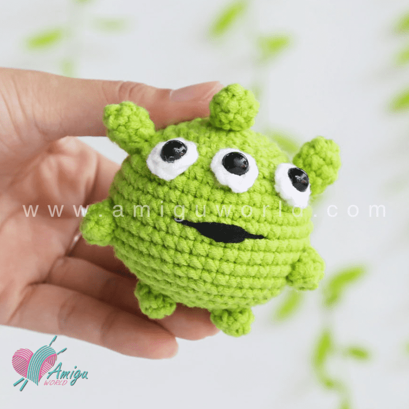 Amigurumi Green Ailen - Free Crochet pattern by AmiguWorld
