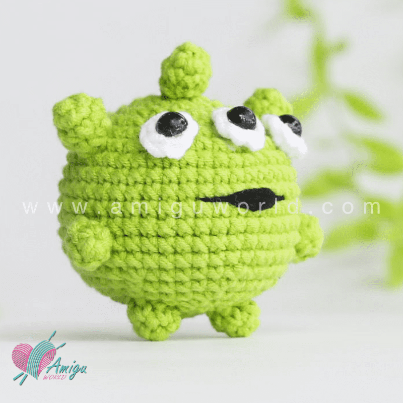 Amigurumi Green Ailen - Free Crochet pattern by AmiguWorld