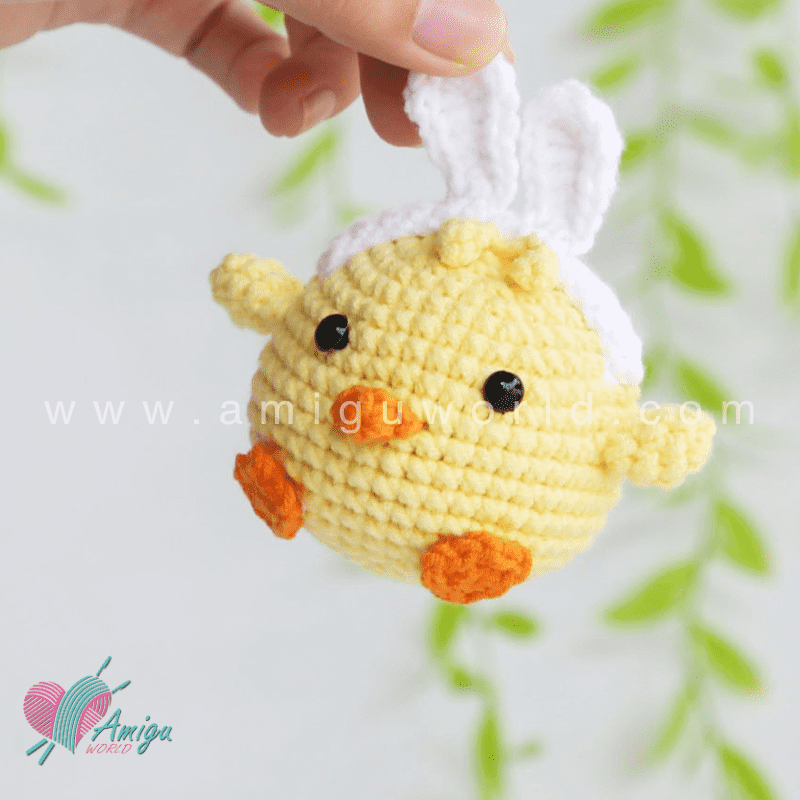 Amigurumi Chicken - Free Crochet pattern by AmiguWorld