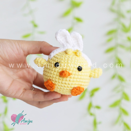 Chicken with Bow Amigurumi Free Crochet Pattern