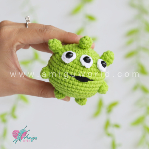 Little Green Alien Amigurumi – Free Crochet Pattern