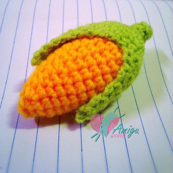 Corn amigurumi keychain free crochet pattern