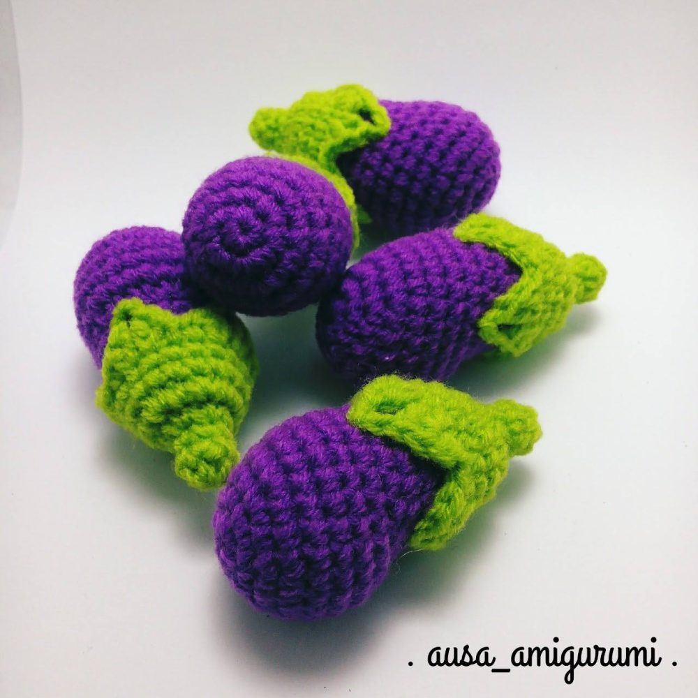 Cute eggplant keychain amigurumi crochet pattern