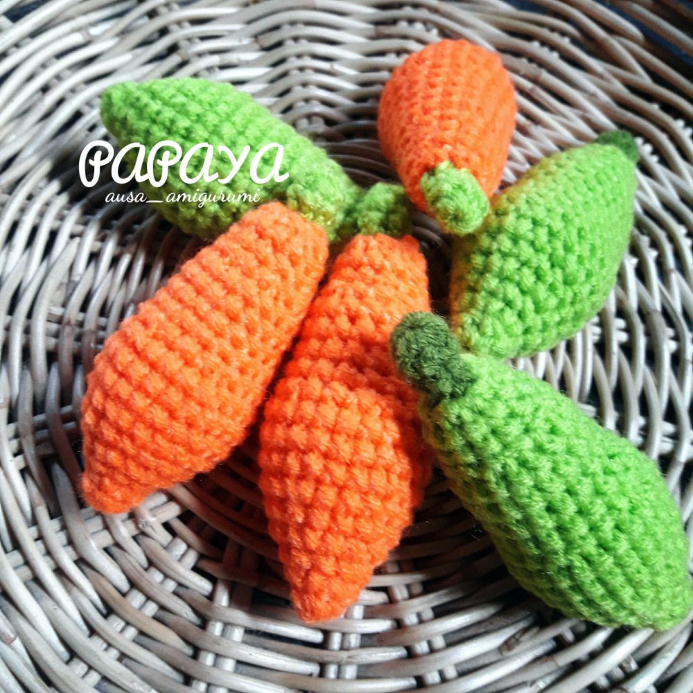 Easy papaya keychain amigurumi crochet pattern for beginners