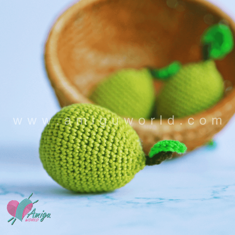 Cute pear amigurumi crochet pattern for beginners