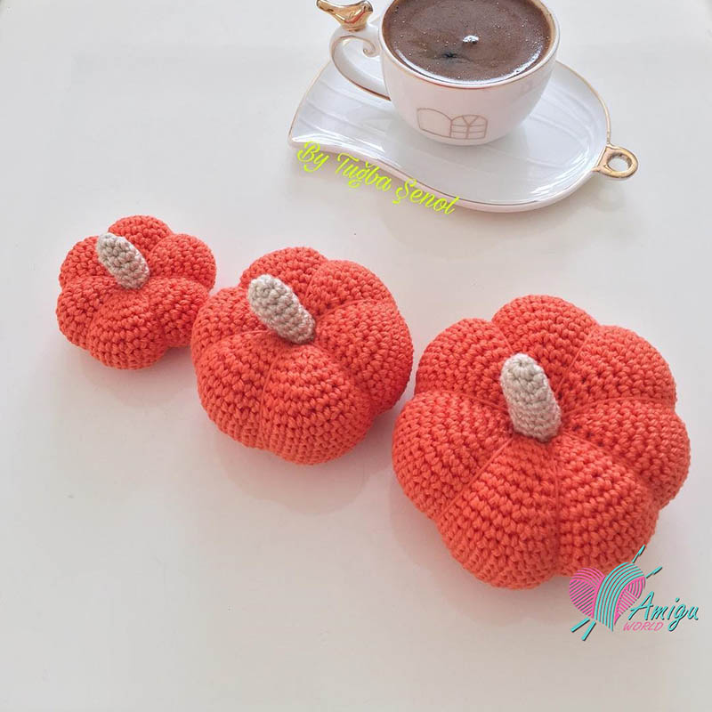 Cute pumpkin keychain amigurumi crochet pattern