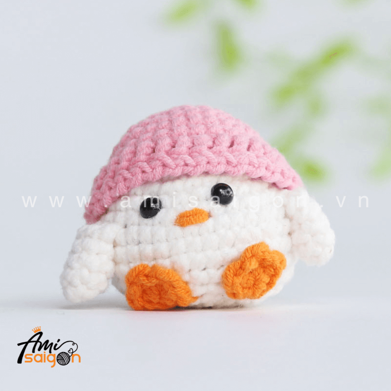 Móc khóa gà con đội nón bằng len amigurumi - Chart móc miễn phí @amisaigonvn
