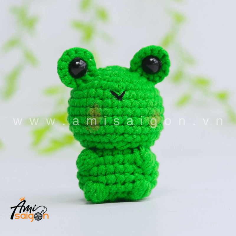 No-Sew Amigurumi Little Frog free crochet pattern with a cute round green body