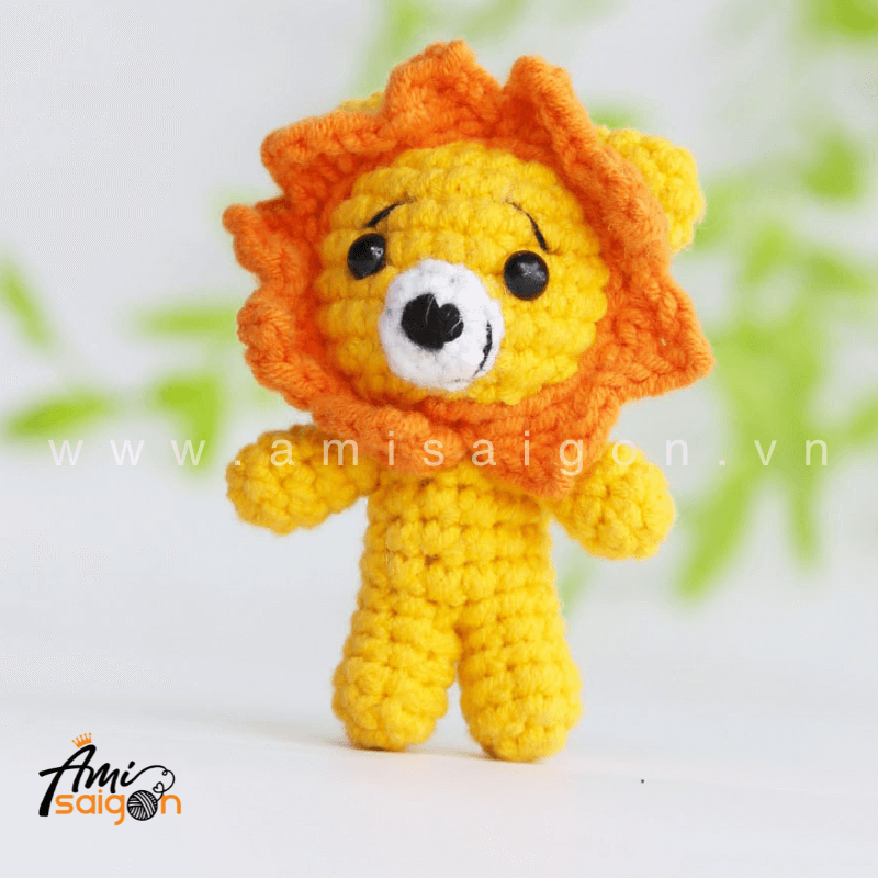 Sư tử amigurumi móc khóa nhỏ xinh màu vàng cam