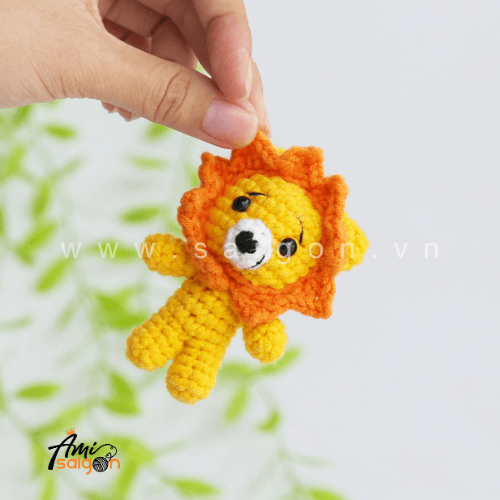 Sư tử amigurumi móc khóa nhỏ xinh – Chart tiếng Việt miễn phí