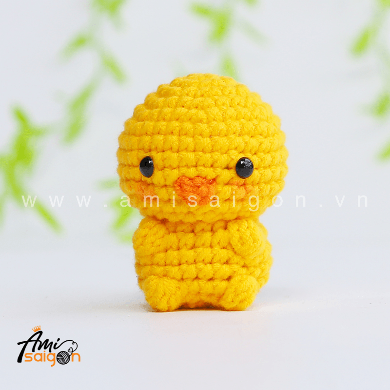 No-sew Small Chicken Amigurumi Free Crochet Pattern by AmiSaigon
