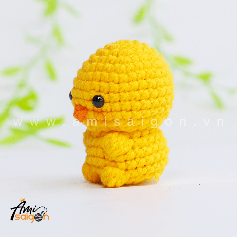 Side view of small chicken amigurumi free crochet pattern