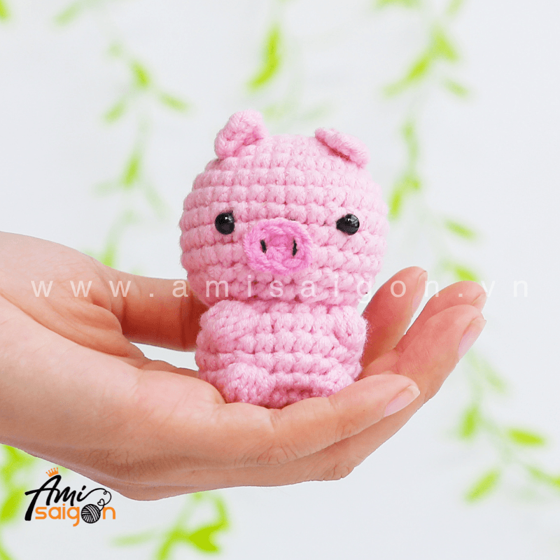 Small pig amigurumi crochet body detail