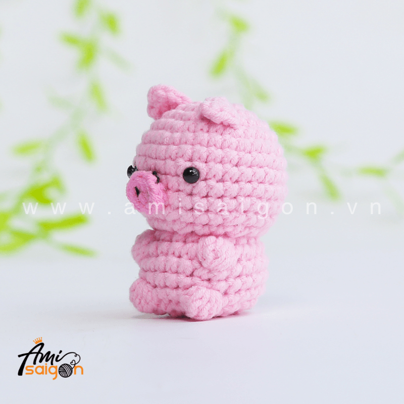 Small pig amigurumi crochet body detail