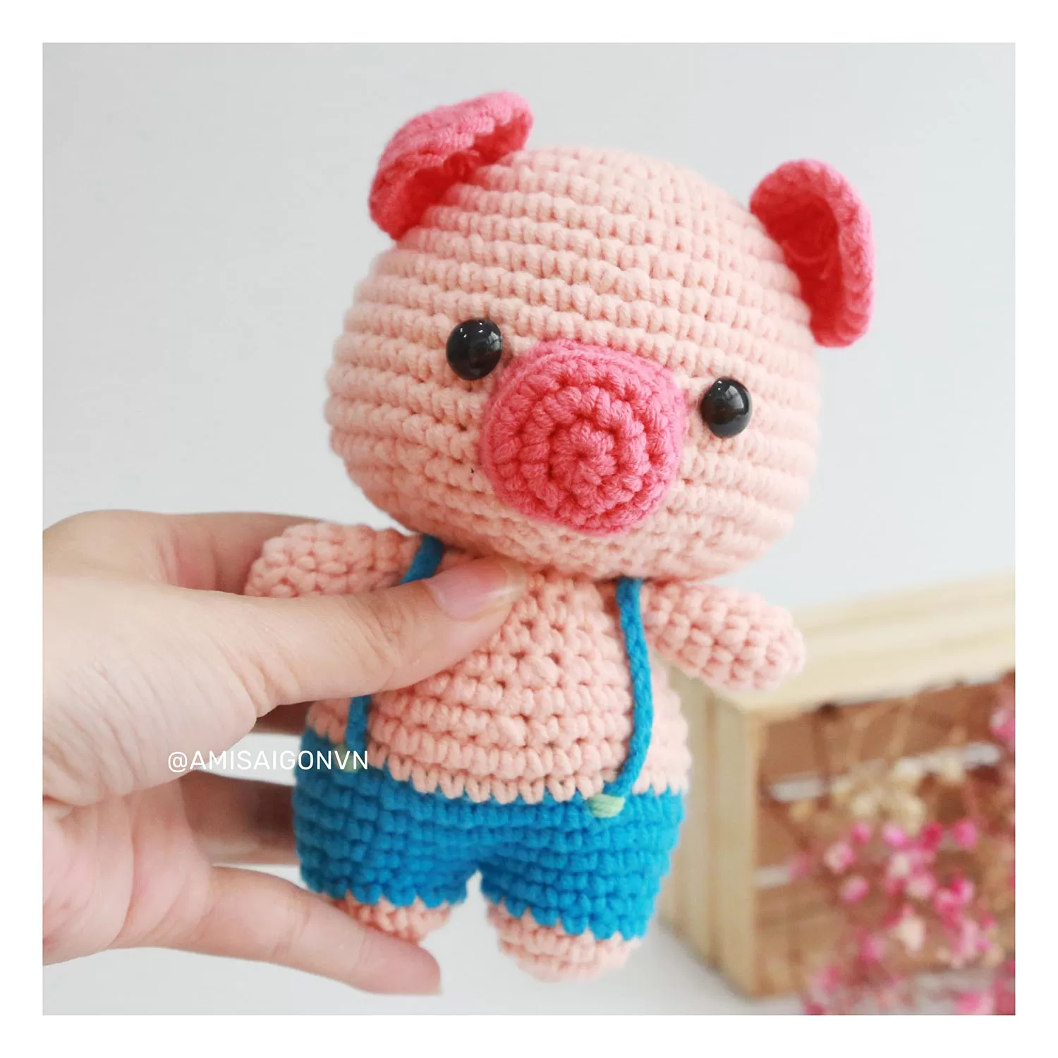 Pig in Overalls Amigurumi | Crochet Pattern | Amigurumi Tutorial PDF in English | AmiSaigon